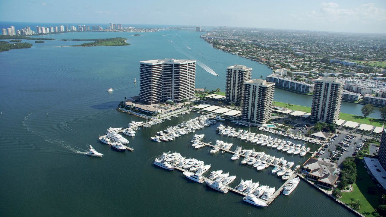 Safe Harbor Old Port Cove Marina Superyacht Marina Dockwalk